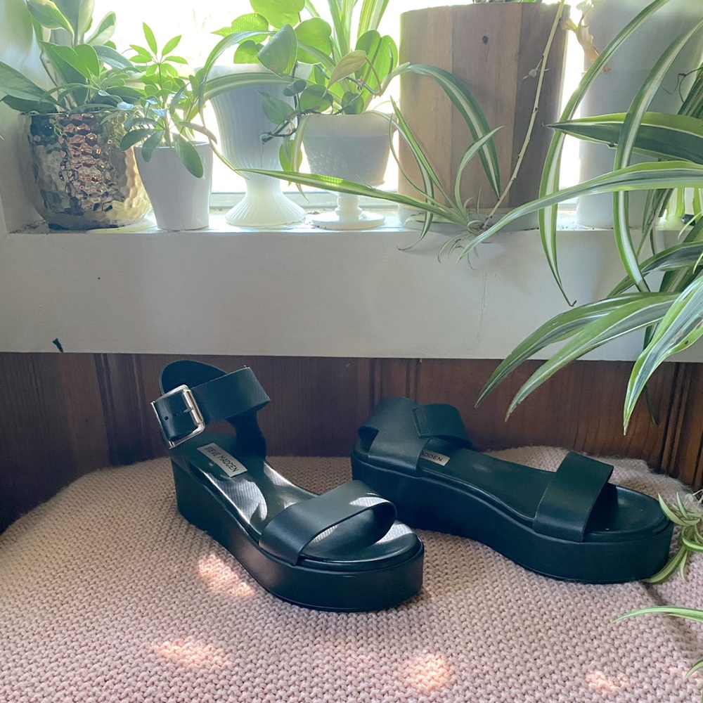 Steve Madden Chunky Black Sandals
